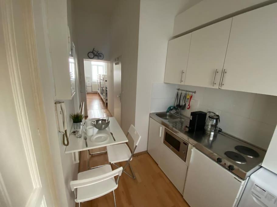Cozy Appartm With + Airport/City Center Connection Apartment Vienna Luaran gambar